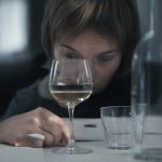 Эхо Вечера: Когда Бокал Становится Цепью. Распознаем Опасность и Ищем Выход